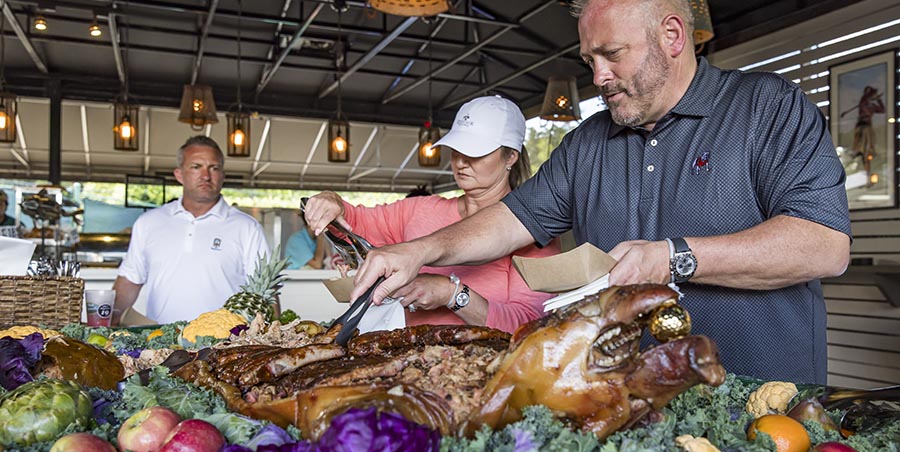 Whole smoked pig picking party!